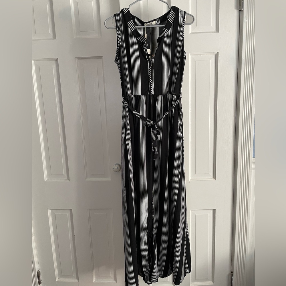 Julia’s sleeveless maxi dress